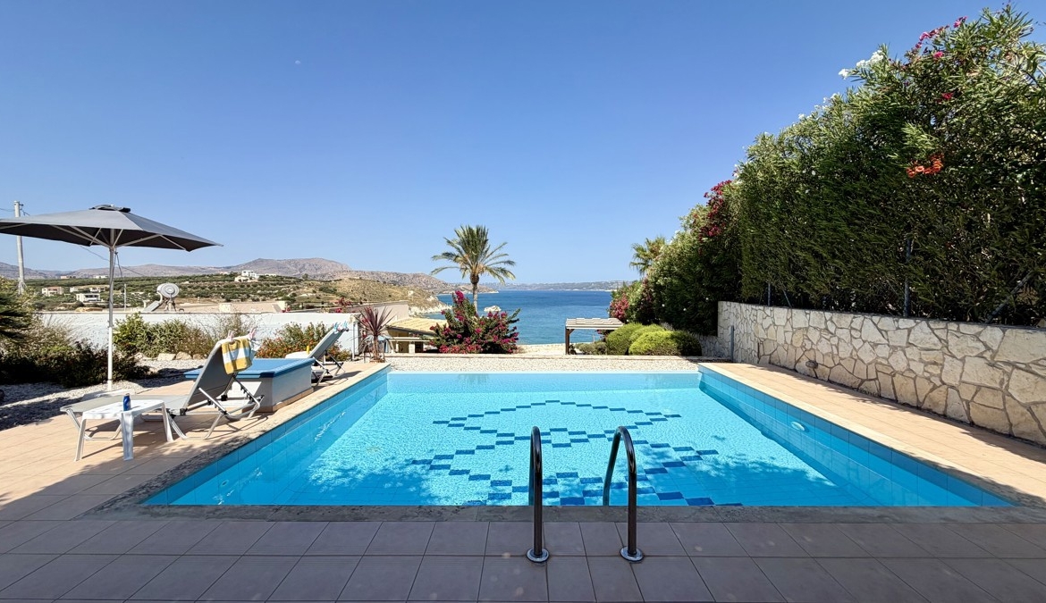 Three-bedroom villa with great sea view, pool & walking distance to Kera beach