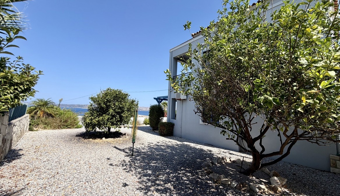 Three-bedroom villa with great sea view, pool & walking distance to Kera beach