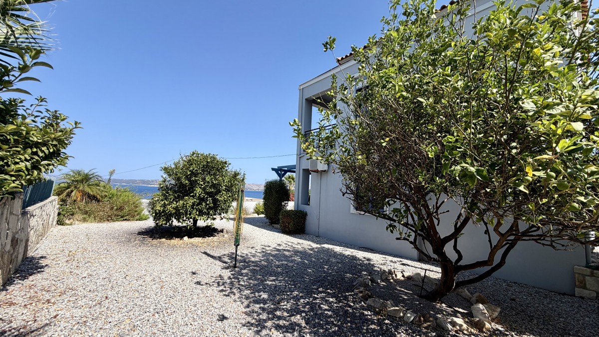 Three-bedroom villa with great sea view, pool & walking distance to Kera beach