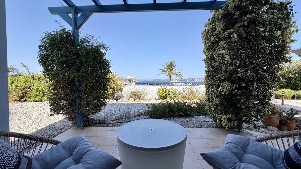 Three-bedroom villa with great sea view, pool & walking distance to Kera beach