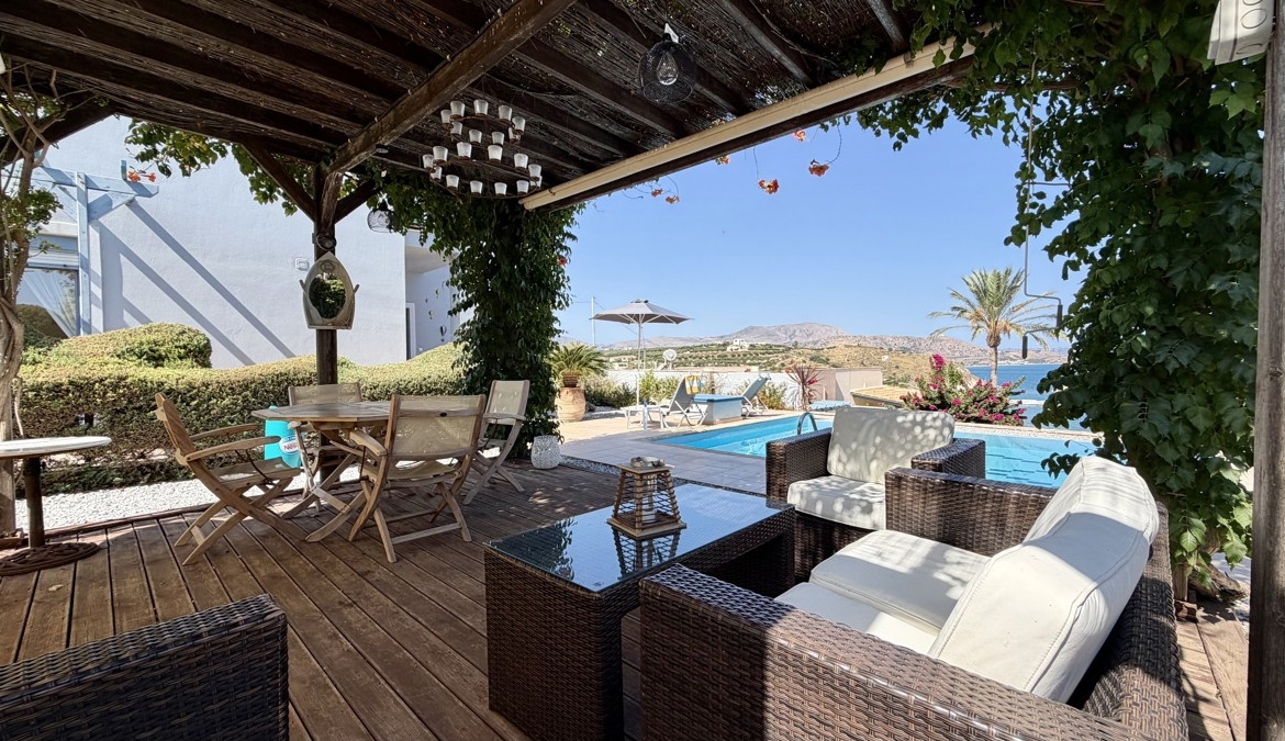 Three-bedroom villa with great sea view, pool & walking distance to Kera beach