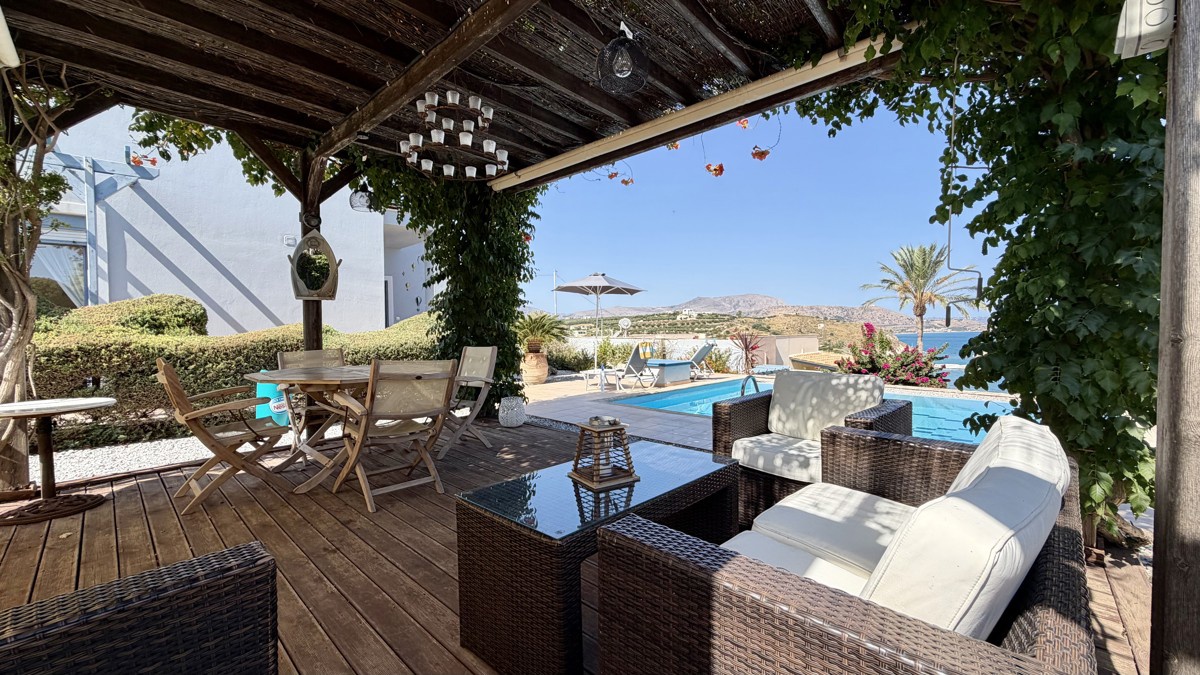 Three-bedroom villa with great sea view, pool & walking distance to Kera beach