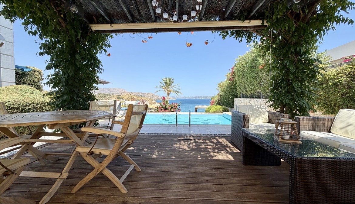 Three-bedroom villa with great sea view, pool & walking distance to Kera beach