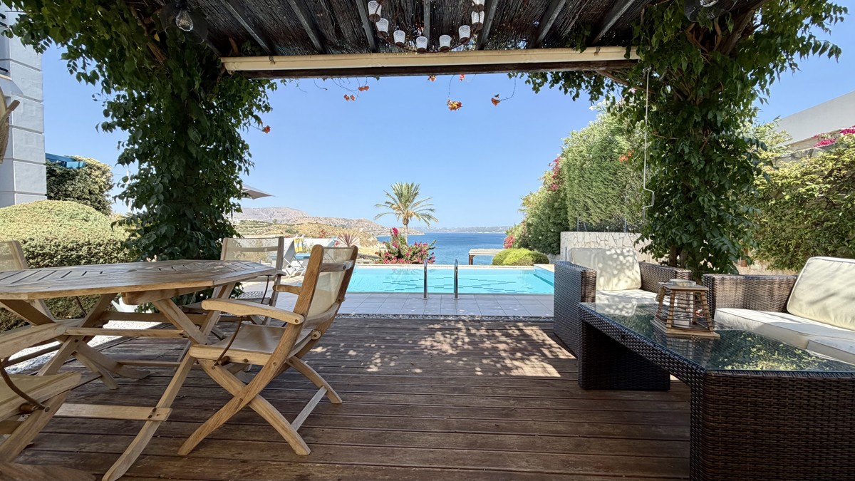 Three-bedroom villa with great sea view, pool & walking distance to Kera beach