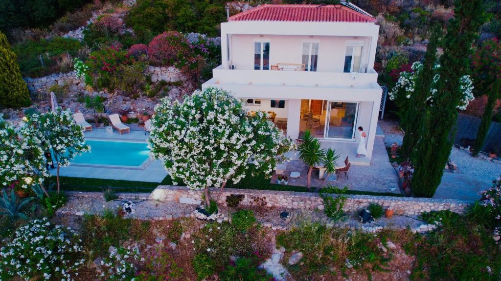 Three-bedroom villa with private pool & amazing sea views in Plaka near Almyrida beach