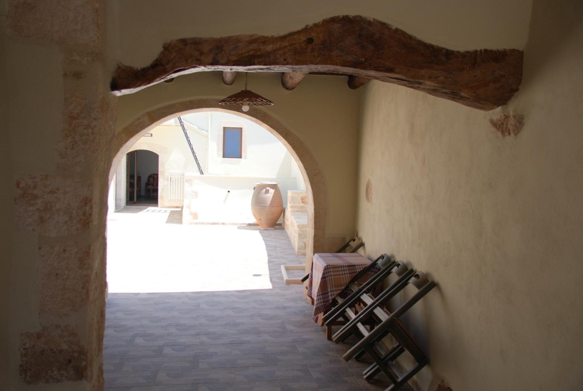 Long-term rental! Traditional beautifully restored stone house in Litsarda