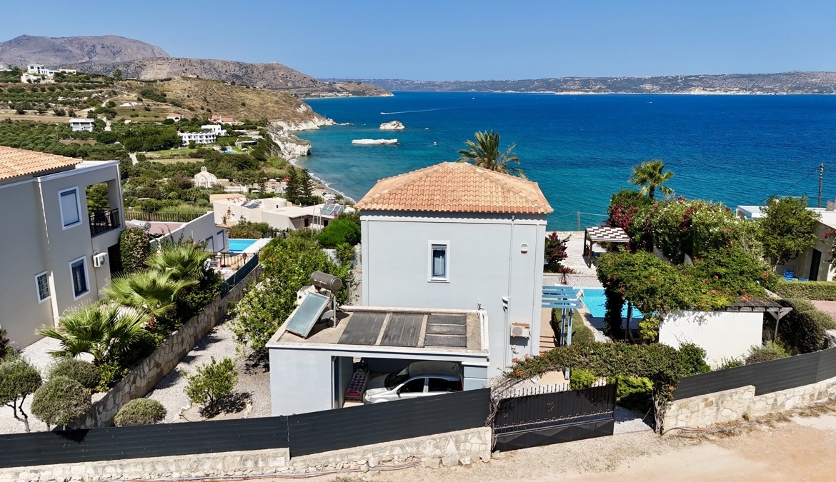 Three-bedroom villa with great sea view, pool & walking distance to Kera beach