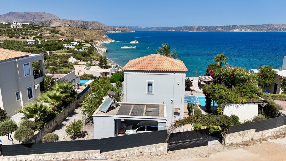 Three-bedroom villa with great sea view, pool & walking distance to Kera beach