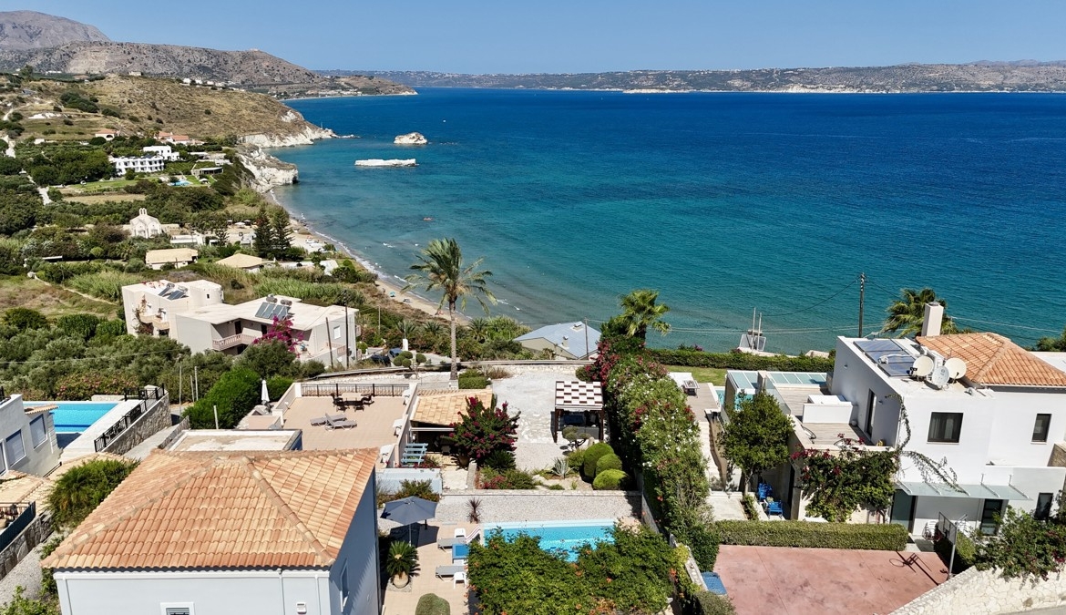 Three-bedroom villa with great sea view, pool & walking distance to Kera beach