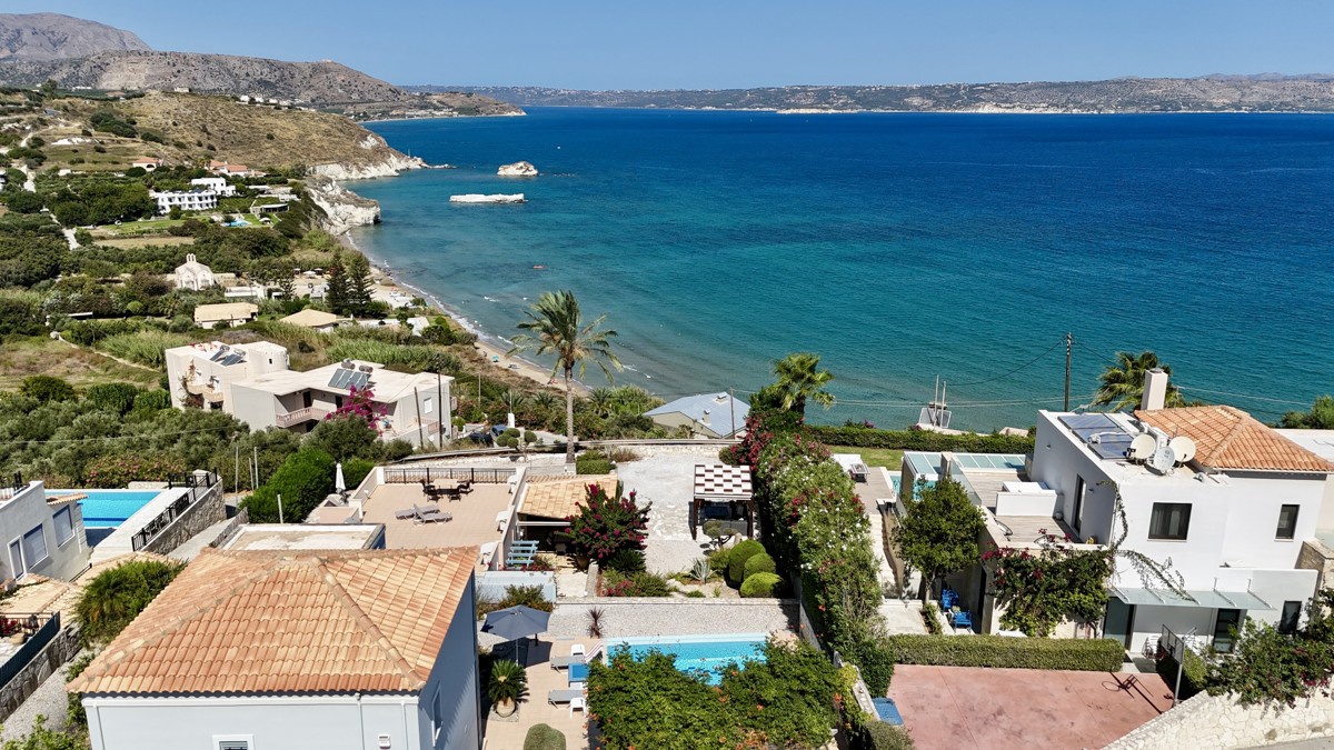 Three-bedroom villa with great sea view, pool & walking distance to Kera beach