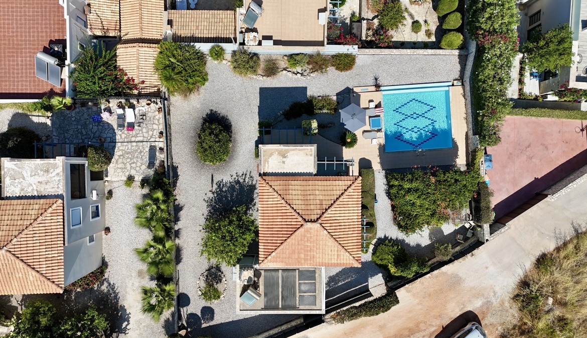 Three-bedroom villa with great sea view, pool & walking distance to Kera beach