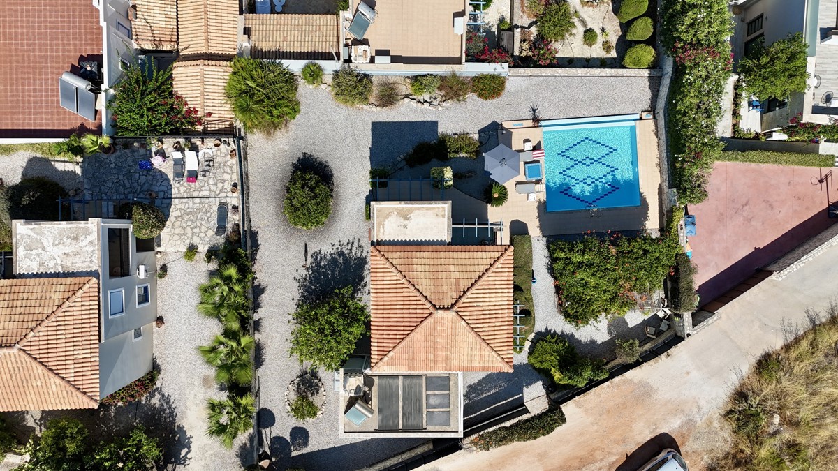 Three-bedroom villa with great sea view, pool & walking distance to Kera beach