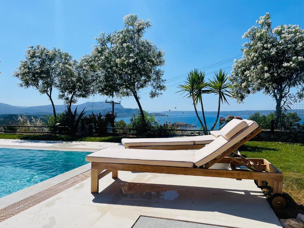 Three-bedroom villa with private pool & amazing sea views in Plaka near Almyrida beach
