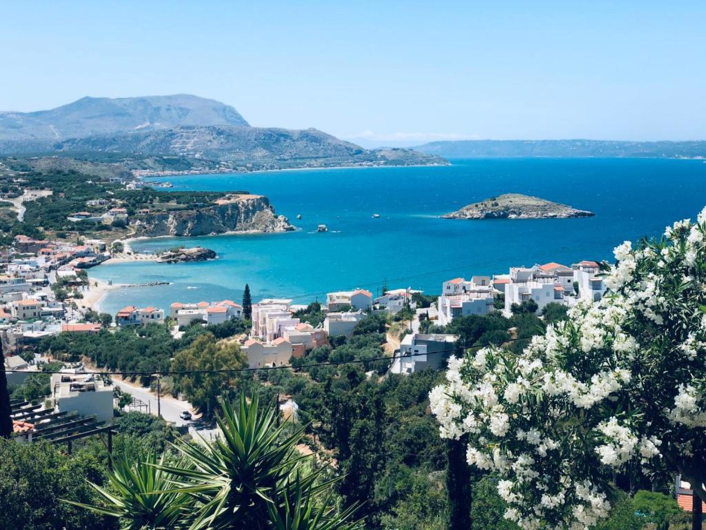 Three-bedroom villa with private pool & amazing sea views in Plaka near Almyrida beach