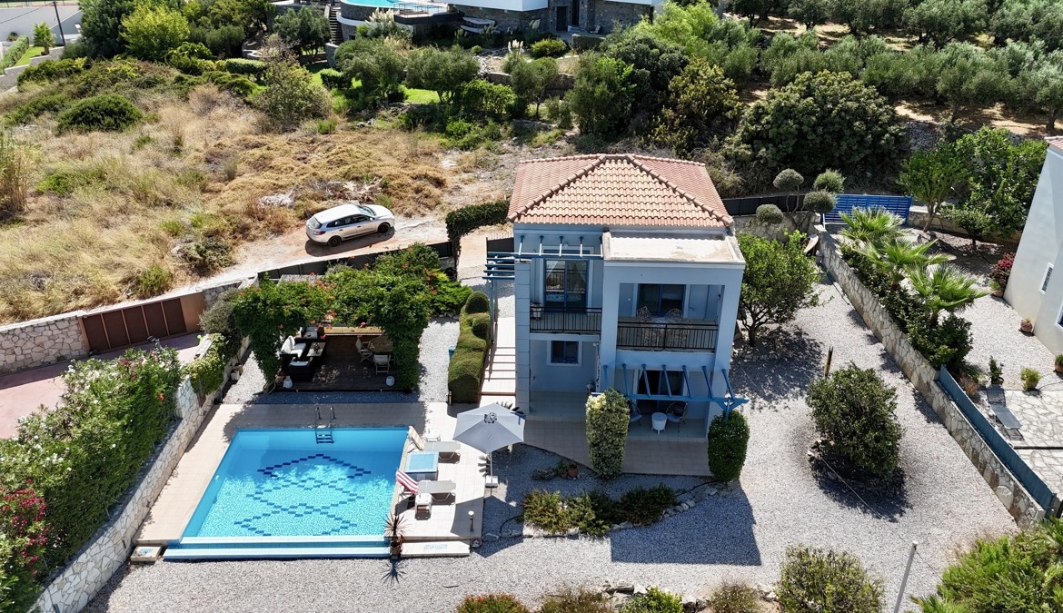 Three-bedroom villa with great sea view, pool & walking distance to Kera beach