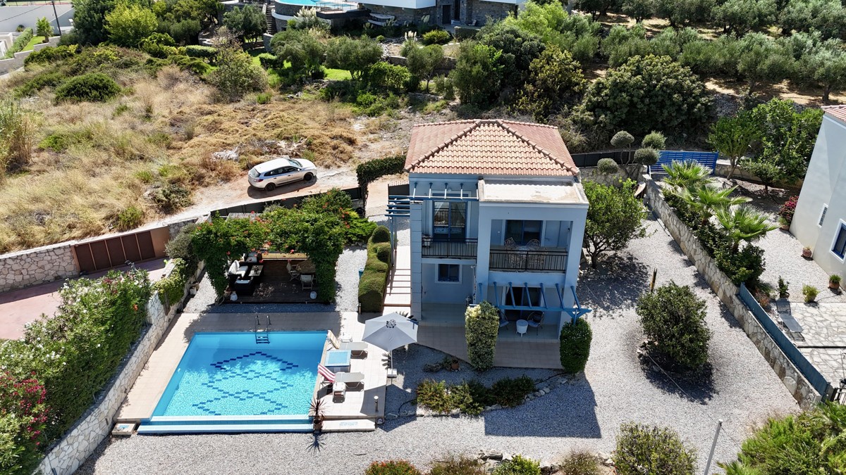 Three-bedroom villa with great sea view, pool & walking distance to Kera beach
