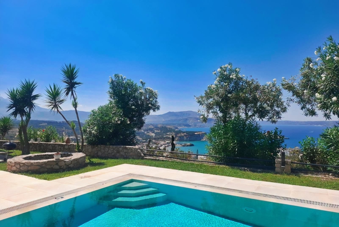 Three-bedroom villa with private pool & amazing sea views in Plaka near Almyrida beach