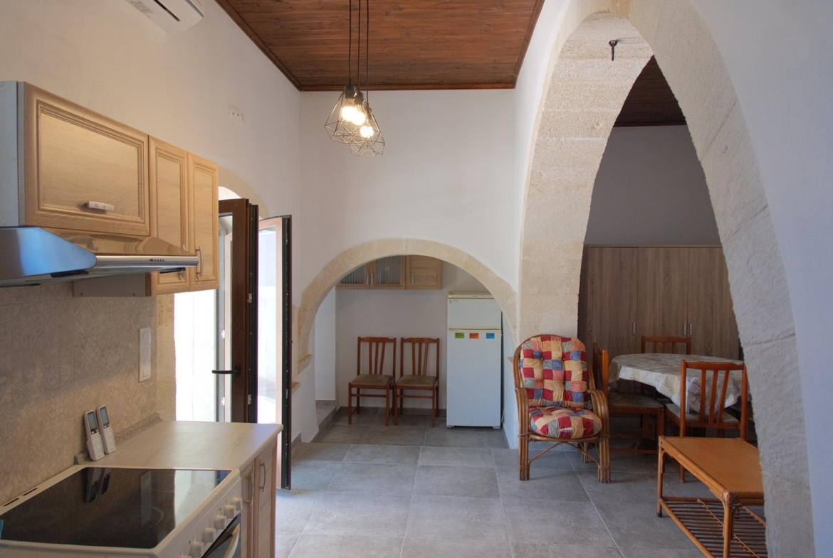 Long-term rental! Traditional beautifully restored stone house in Litsarda