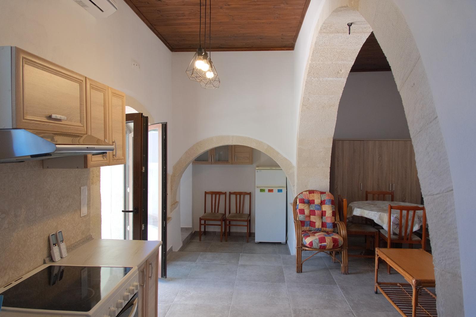 Long-term rental! Traditional beautifully restored stone house in Litsarda