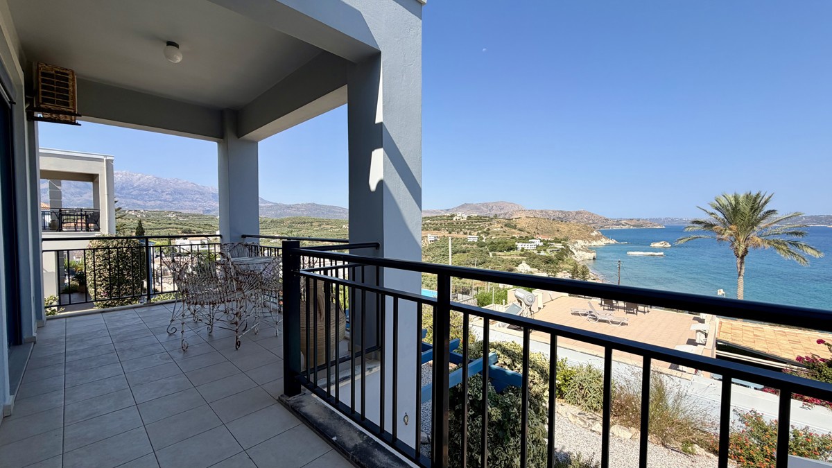 Three-bedroom villa with great sea view, pool & walking distance to Kera beach