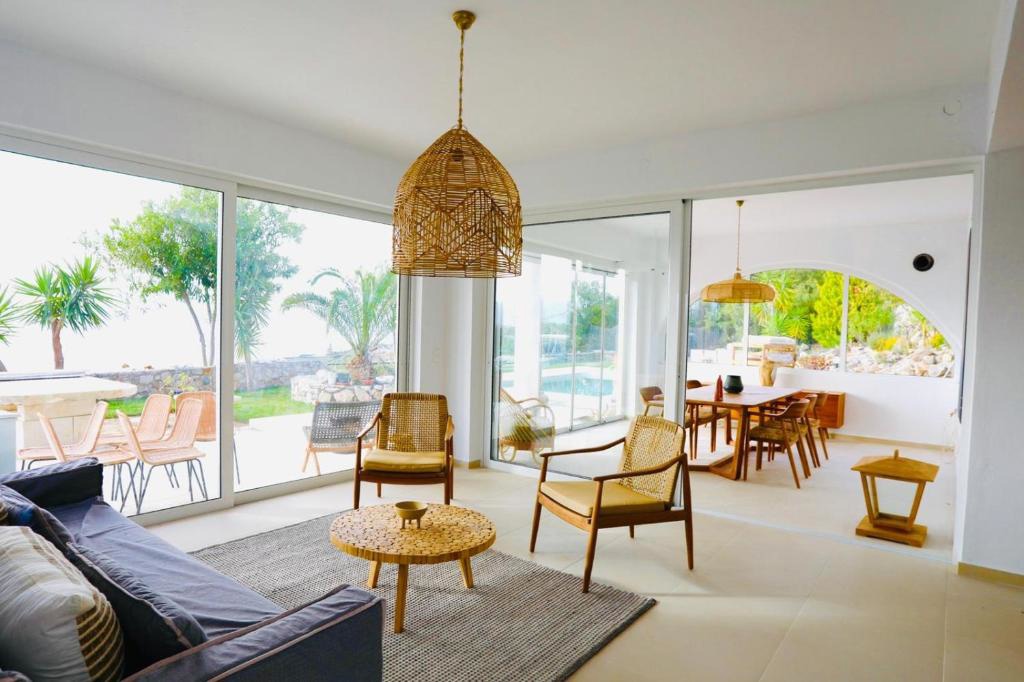 Three-bedroom villa with private pool & amazing sea views in Plaka near Almyrida beach
