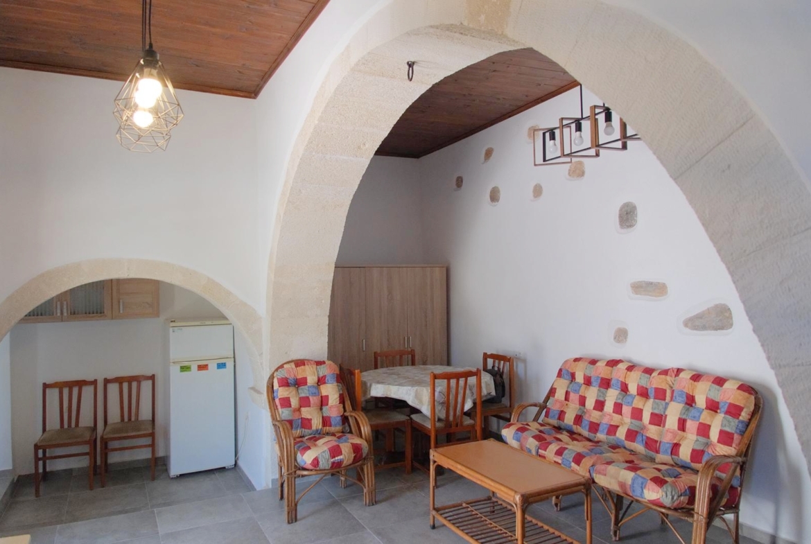 Long-term rental! Traditional beautifully restored stone house in Litsarda