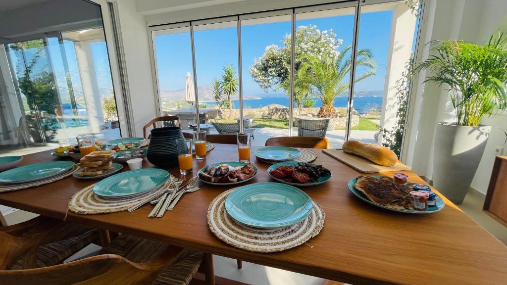 Three-bedroom villa with private pool & amazing sea views in Plaka near Almyrida beach